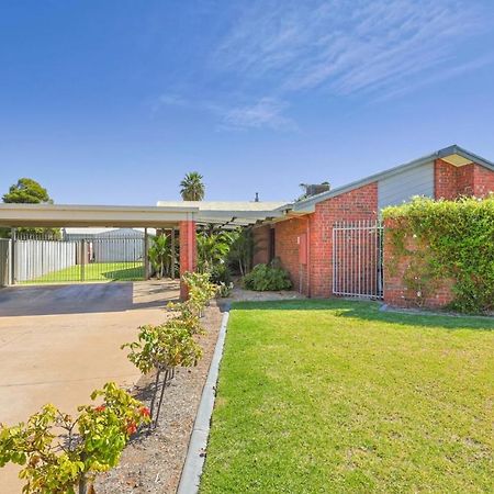 Varyam House Guest House Mildura Exterior photo